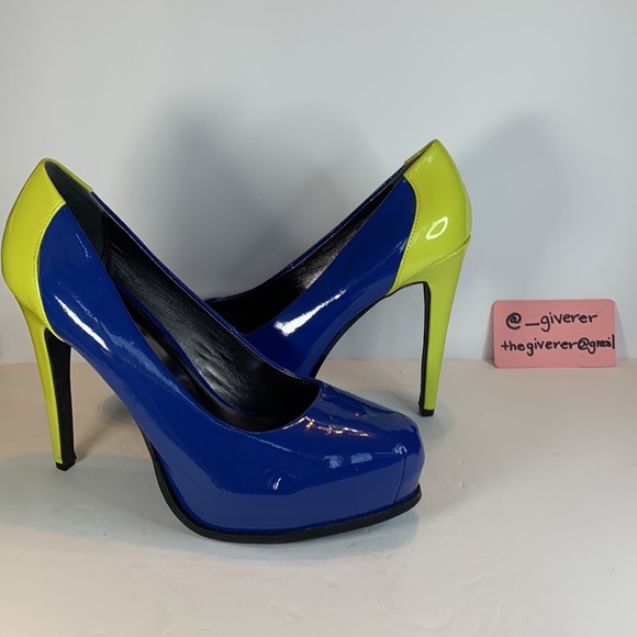 Vera Wang Two-Tome Patent Pumps - Picture 3 of 16